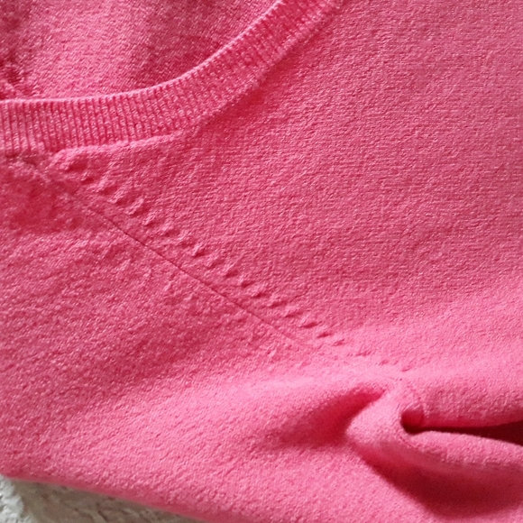 V-Neck Sweater Made in Hong Kong Fine Soft Italian Merino - Picture 1 of 5